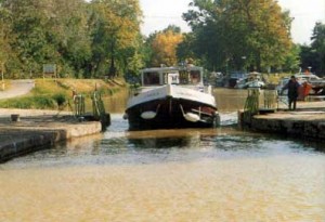 photo d'une péniche sur le canal du Midi